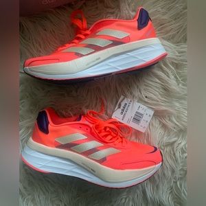 Brand New Women's Adizero Boston 10 Turbo Sandy Beige Metallic